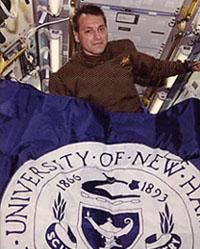 Rick Linnehan in space with UNH flag