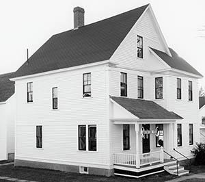 Louella Pettee House with International House sign hanging above entrance.